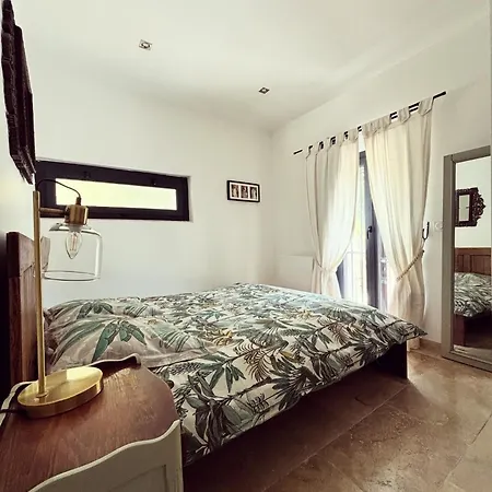 בית נופש Casa Arena Authentique Maison De Village Avec Piscine Au Coeur De L'alta Rocca - *